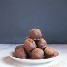 Tripple Chocolate Cake Balls…….and they are healthy!