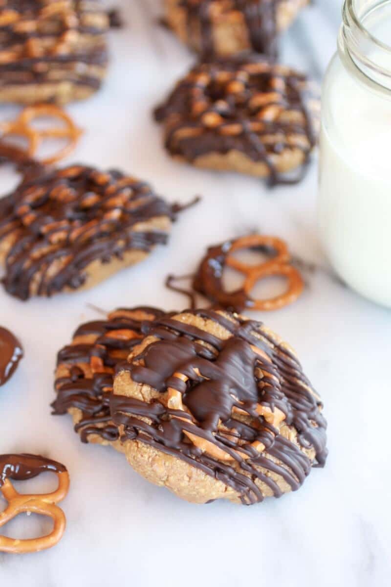 Ridiculously Easy No-Bake Peanut Butter Pretzel Cookies-1