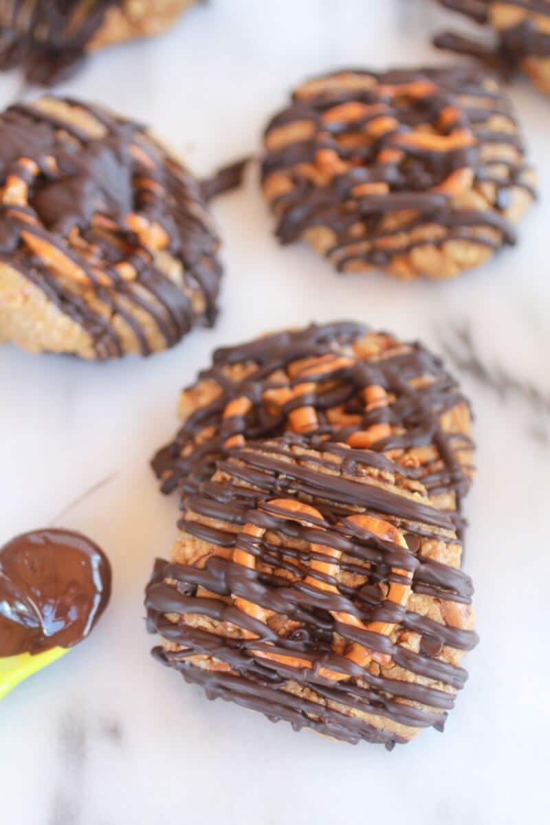 Ridiculously Easy No-Bake Peanut Butter Pretzel Cookies-7