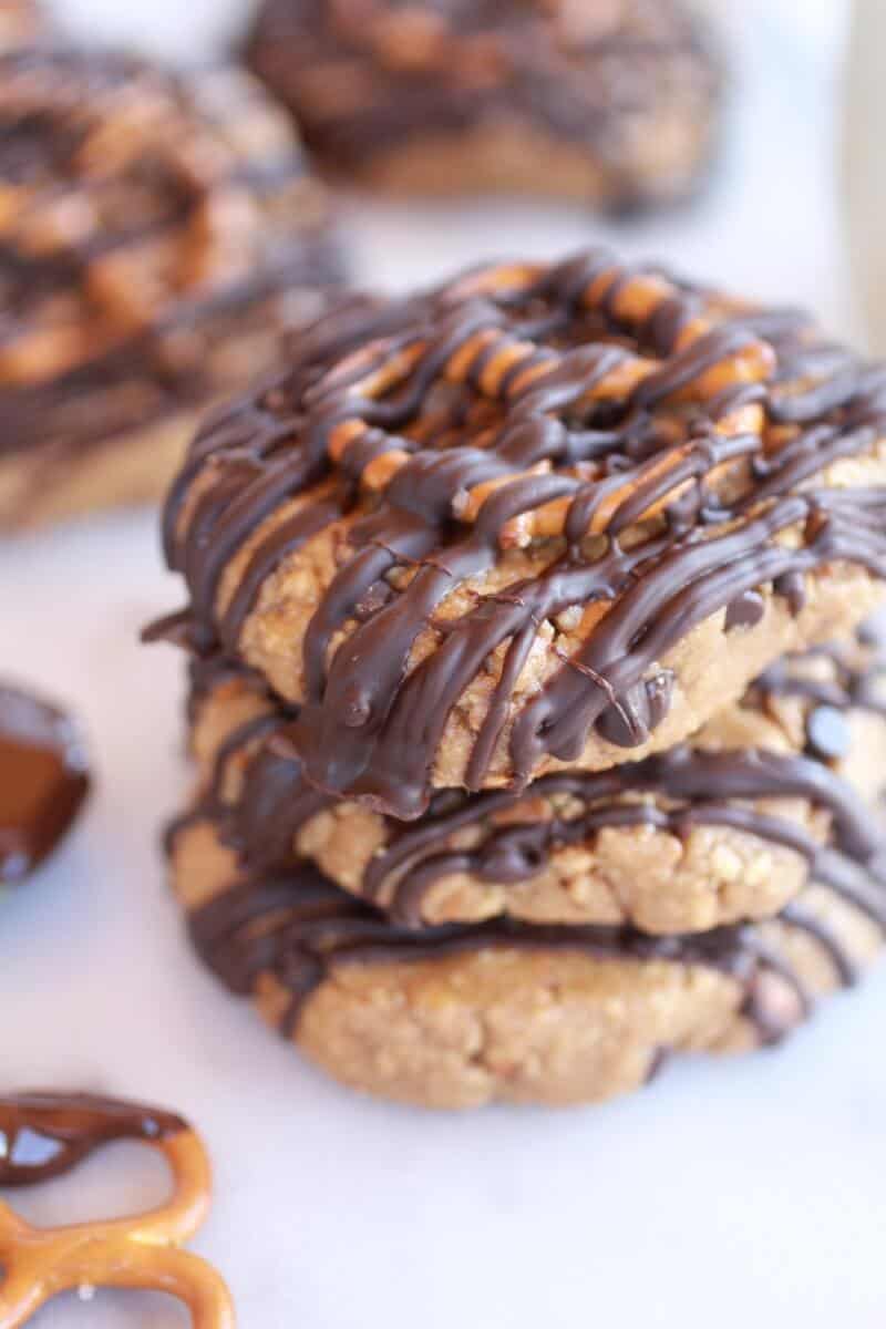 Ridiculously Easy No-Bake Peanut Butter Pretzel Cookies-8