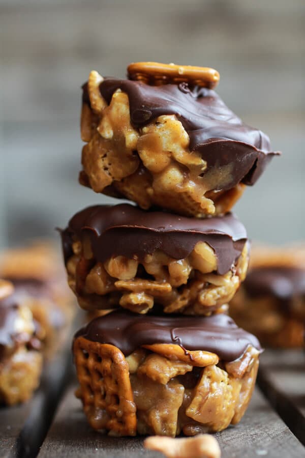 (Idiot Proof) Snickerdoodle Peanut Butter Chocolate Chex Mix Bars | halfbakedharvest.com @hbharvest