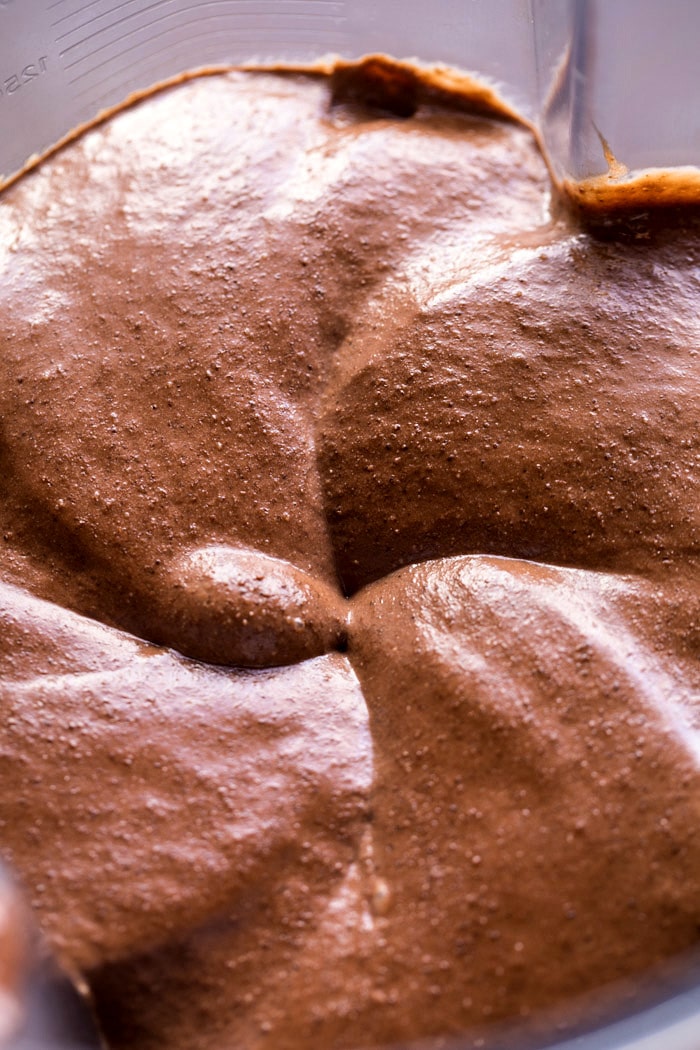 6 Ingredient Vegan Chocolate Chia Mousse | halfbaledharvest.com #vegan #chocolate #recipes