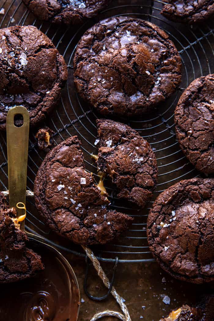 overhead close up photo of Crinkly Caramel Stuffed Brownie Cookies 
